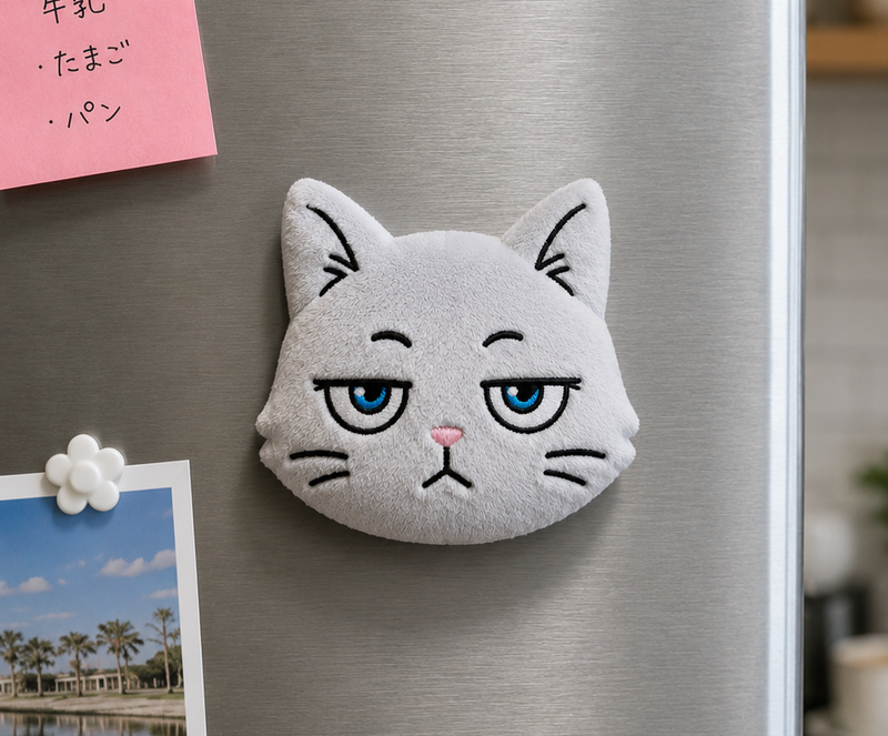デスクや冷蔵庫を彩る