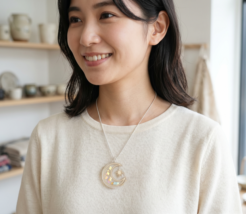 透明感が引き立つ、軽やかなアクセサリー